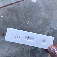 各位宝妈帮我看看这是有了还是没有，图一明显的是我晚上测的，图二是早上晨尿测的。