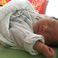 鑫鑫宝贝，你知道吗？从你落地，爸爸妈妈的生活有了全新的意义，因为有你，妈妈才有了第一个属于自己的...