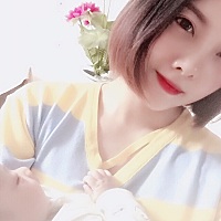 白天瞌睡很浅，天一亮就醒了，要抱着睡，白天全程抱着，还好天一黑就上床睡，也不哭闹，白天可咋整呀！！