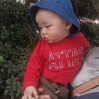 你这鼻子👃没救了怎么就能这么塌呢，😄 随他爸随他爸，再丑也没有办法，😄