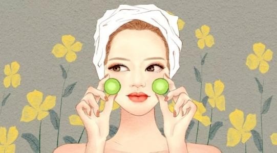 女性经期禁忌：不宜捶打腰背
许多女性在例假前后，往往有腰酸背痛的感觉，她们常常会用手去捶打腰背，酸痛是暂时得到缓解了，但这样做却可能引来更大的麻烦。
　　原来，例假期间，盆腔充血明显，女性会感到轻微不适，如腰酸、小腿肚或下腹部发胀、乳房胀痛、大小便次数增多、腹泻、便秘等，甚至出现疲倦、嗜睡、面部浮肿等全身症状。这些都是正常生理现象，经期过后便可自动消失，一般无需治疗。然而，若是这时用力捶打腰背，则会使局部受到震动刺激，导致盆腔进一步充血、血流加速，致使经量增多，于是引起月经过多或经期延长。另外，女性此时全身和局部的抵抗力较低，子宫内膜剥脱形成创面，宫颈口松弛，如果经常受到来自外部的捶打刺激，既有碍于创面的修复愈合，又容易受到感染而患上急、慢性妇科疾病。
　　因此，女性在例假期腰酸背痛时应注意多休息，不要随意捶打腰背，以免引发不良后果。
