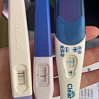 担心不同试纸准确度不一样，特意用了三个不同的测的，激动的拿着去医院想再验血求证一下，结果医生不让...
