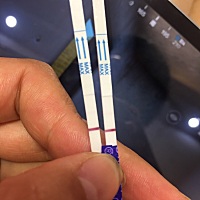 来月经前三天测的，想问一下是不是怀孕了？还是假性怀孕？还是我看花眼了？🙄印子太浅了😂😂