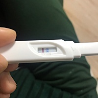 排卵日第十天还是白板。但是肚子真的刺痛感强烈，已经一周了。跟针扎一样。有一样的吗？末次月经4月20