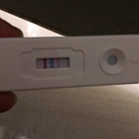 前几天觉得小腹胀胀的，姨妈推迟第二天早晨，测了一下，不到30秒就显示双线，我这是怀了么？不敢相信