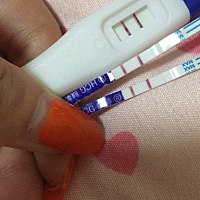 上个月4月15号来的姨妈，今天一早测试的结果，分别隔了两个小时测的，会不会有诈🙈