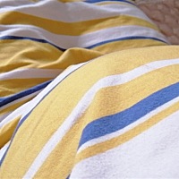 感觉我的小宝是个夜猫子，白天挺安静的，晚上当我跟他说：宝宝晚安！准时大闹天宫了😂😂一晚上不是...