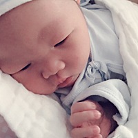 分享顺产经历咯。5月1日早上六点肚子有规律的轻微阵痛，没有太在意，继续睡觉，到8点还是轻微的阵痛，起...