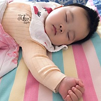 😘 我的小妮，昨天出门没带她，三个多小时才回来，婆婆说她哭的厉害，回来抱着喂上奶，就好了٩(•̤...