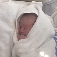 三宝和他姐姐哥哥一样可爱，能拥有两儿一女，我真的很满足，很幸福，爱你哦😍，