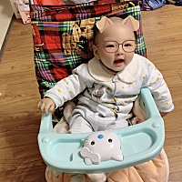 宝贝转眼间半岁啦 这半年还蛮快滴😄 麻麻爱你👄👄