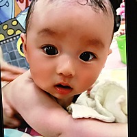 怪妈妈粗心害宝宝今晚从床上翻个身滚到地板上 脸朝下趴在地上那种…… 超级心疼💔真想给自己一个大嘴...