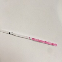 1号排卵，今天早上测的，比前面有加深一点 今天的 昨天