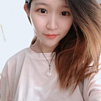 天气好好出门走走，感觉自己胖成球了哈哈，断奶后是不是能瘦回来呢