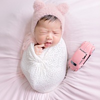 接好孕啦～4月22日顺产小公主一枚。乌黑的头发，白皙的皮肤，哈哈哈～萌化了老母亲的心。