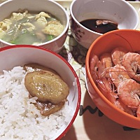 婆婆做给我的月子餐，虽然是清淡了点啦，不过我会挺住的，为了宝宝😂😂😂 现在晚上宝宝都跟公婆睡...