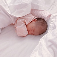 宝宝出生8天了，真神奇