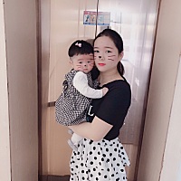 不知不觉快6个月了～ 你们猜猜我们是男孩子还是女孩子～