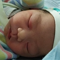 顺产男宝宝一枚，人生完满一半！ 我分娩条件不错，加上打无痛，整个产程非常轻松。 宝宝提前发动，宫口...