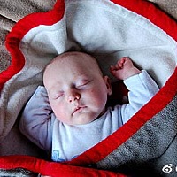 【新生儿睡多少小时正常？每天除了吃就是睡正常吗？】一个月内的新生儿，每天睡20-22小时，觉醒时间2-3...