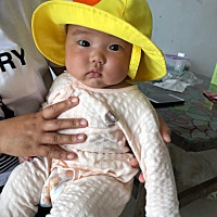 小十七每天晚上六点以后就除了我就不要其他人抱了，奶奶说太宠了，小孩子哭一会没事。然后他抱过去哭了...