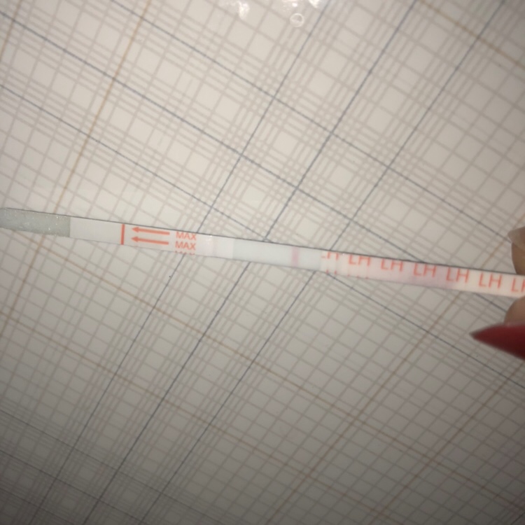 为什么排卵试纸测试线这么浅？有没有同样情况的？