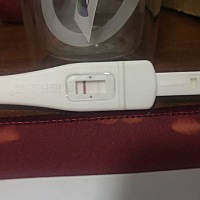 晚上刚测的，大姨妈推迟了，胸疼姨妈痛，这是怀孕了还是大姨妈快来了