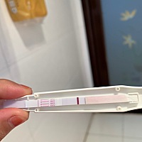 宝妈们，快帮我看看这是有还是没有啊，眼睛都快瞎了，姨妈没来的第三天，最后一次姨妈是上个月14号，平...