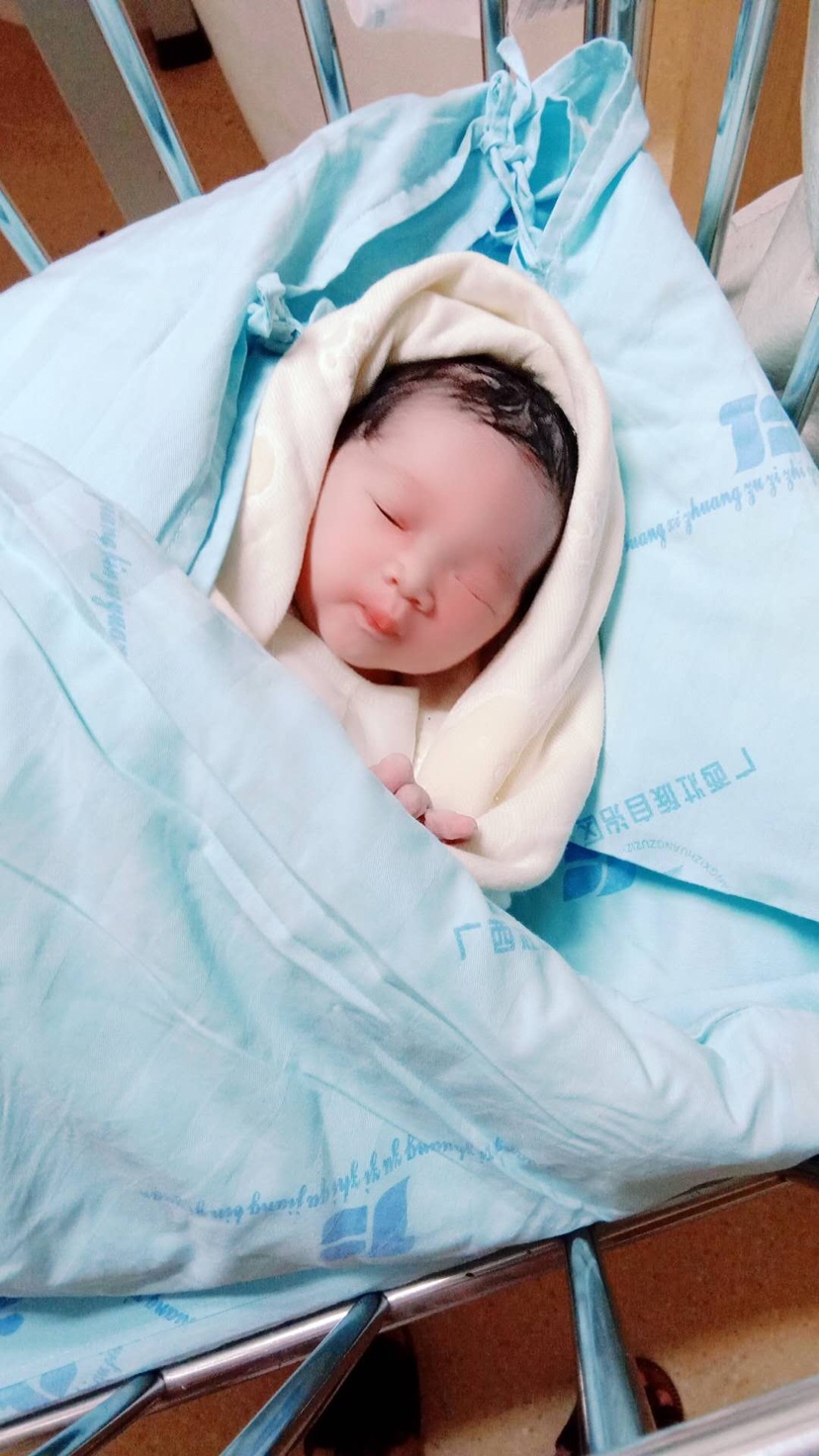 女宝宝6.4斤白白胖胖破腹产
5月16号