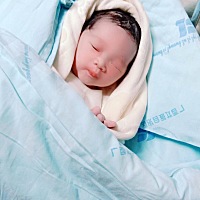 女宝宝6.4斤白白胖胖破腹产 5月16号
