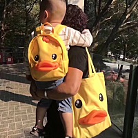 妈妈一个宝宝一个，好拉风