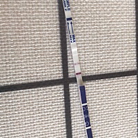 姨妈推迟了22天，8号去医院抽血没怀孕，吃了5天黄体酮，今天停吃的第4天，结果早上一测怀孕了🤰好神奇...