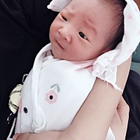 特别想知道人家那大双眼皮的宝宝都是怎么孕育来的，我这女儿不像我，儿子也不像我，我的基因真的不强大...