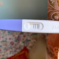 望眼欲穿，试笔是之前15号晚上测试的现在看有条很浅的，试纸是18号晨尿5点40测的，软件写的4号排卵，4号...