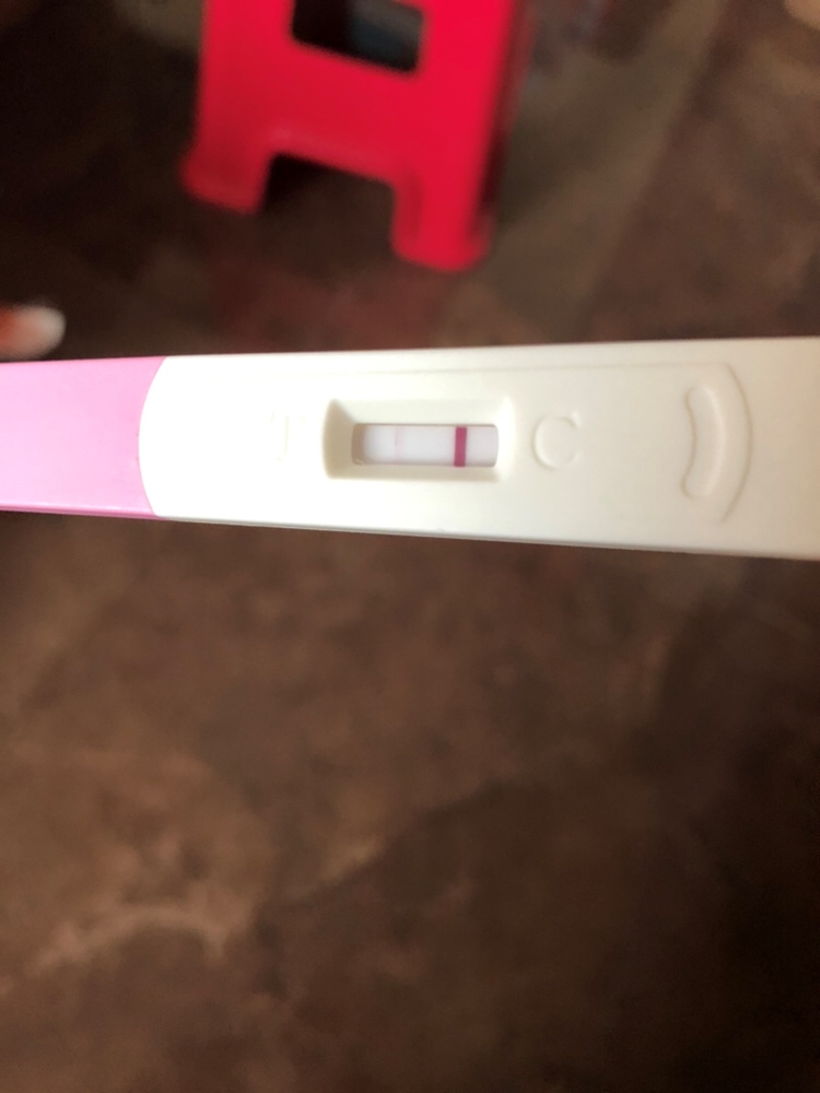 大家帮我看一下，已经推迟一天，早早孕是浅浅的弱弱阳，是不是中了？我好想去医院验个hc g，有没有必要那么早去