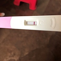 大家帮我看一下，已经推迟一天，早早孕是浅浅的弱弱阳，是不是中了？我好想去医院验个hc g，有没有必要...