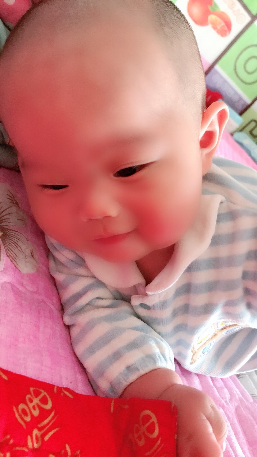 一晃妈妈的宝贝五个月了 虽然妈妈带你很幸苦 但是也因为有了你而感到很开心