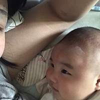 孟婆汤兑了水，每次吃完奶就这么痴痴的望着我笑！受不了哈哈哈哈😂