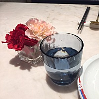 出关啦，哇咔咔，出来吃好吃吃😋带这么大的娃娃出门真累，各种哭闹又无法沟通，三个大人轮流着吃，出...