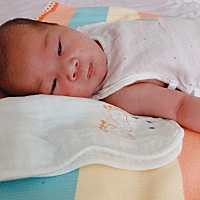 顺产連无痛都没来得及打，着急见世面的小闺女。出生时6斤2两，现在23天，已经长到7斤7两。愿我的丫头健...