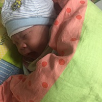 宝宝四十周准时来啦，所有的人都说是女孩子，我也一直以为是小佩奇，没想到生出来是个带把的，顺产轻微...