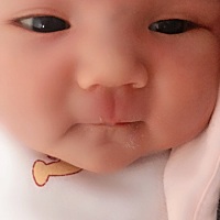 这个可爱的小人，怎么就从肚子里出来了？？？生命真的好神奇。。。我都臭了😣