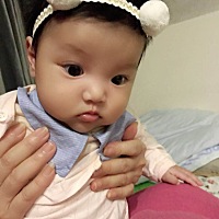 广东天气太热了，每天都呆在空调房里对宝宝会不会不好啊，我家宝宝太怕热了，一热她就好烦躁，抓头发抓...