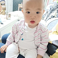 十个月宝宝该补什么钙   宝宝十个月了  还没有长牙齿  而且睡觉容易冒冷汗  担心  他又是过敏体质  所以...