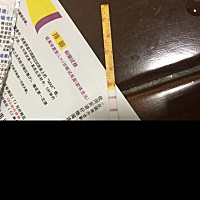 各位姐妹们。如果排卵期强阳。排卵试纸是秒红嘛。还是等一会才会变红。我刚刚测的金秀儿的排卵试纸是等...