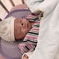 在所有家人的期盼下，顺利产下男猪宝宝一枚，8斤2两的大胖子，顺产的，生产过程中那种想死的心情不知道...