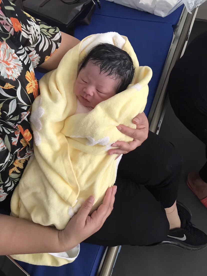 留级生 小乔治 出生啦性别：男，下午出生 体重：8斤 🎉🎉 欢迎你的到来，给幸福的家庭👪带来更圆满。