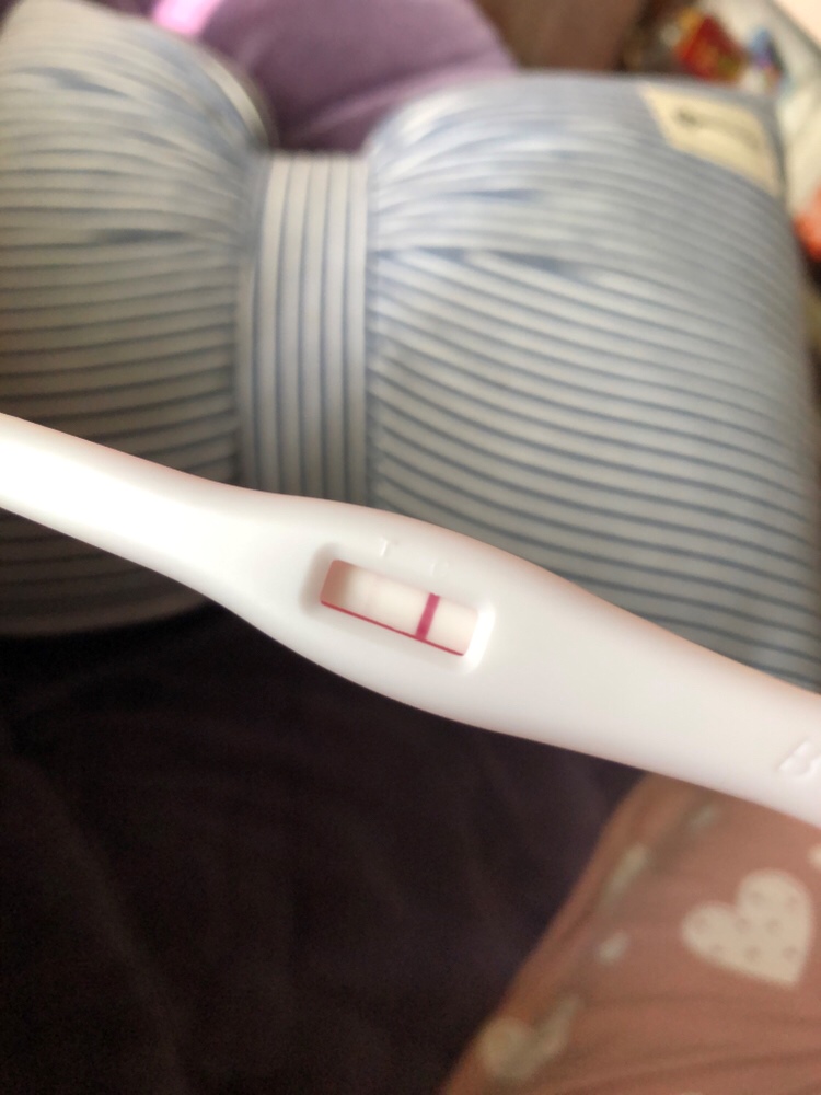 月经已经推迟第三天了，每天都是弱阳，没有增强，好担心，会不会生化了，但是身体没有任何的不适，j姐妹们，有没有跟我一样的情况，心里很不安！