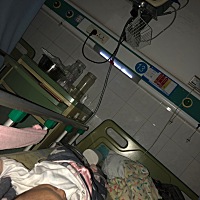 宝贝受苦了，     孩子刚住院，奶奶就走了，我说回来看看孩子，就是不来，米果你可记住这一切，