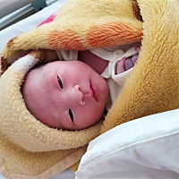 迟来的报贴，5月 13号5斤半女孩子。顺产无侧切，有缝针。来迎接女宝宝吧